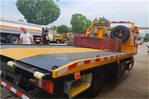 磐安附近拖车电话号码服务